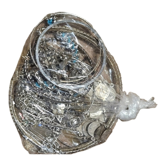 Recyclables Silver-Tone Jewelry with Crystal Stones. - Picture 3 of 7